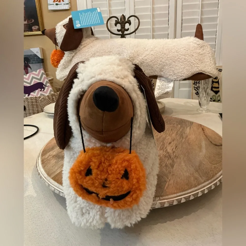 Looong Dachshund Halloween Ghost, carrying Jack o lantern treat bag, Pillow